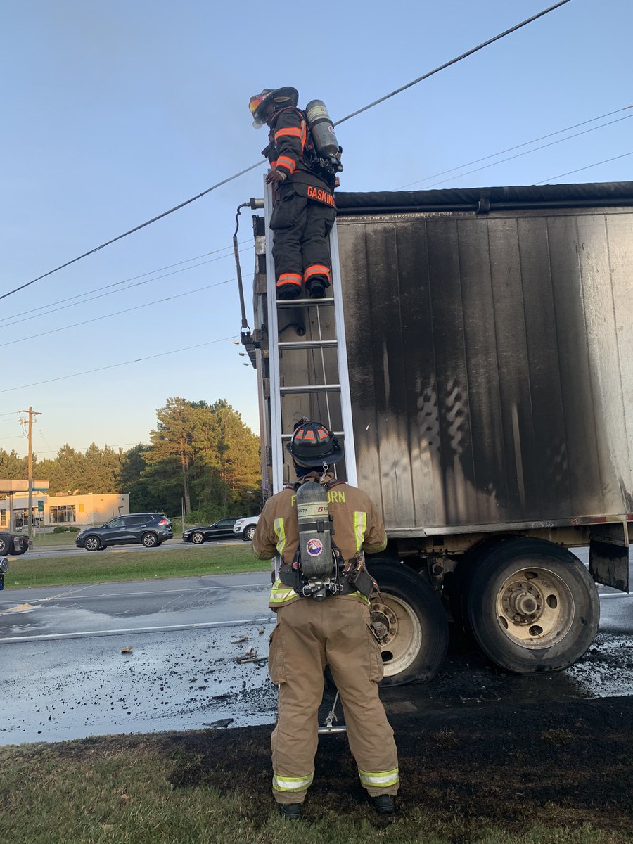 Fairburn_Fire's tweet photo. Tractor Trailer Fire Senoia Rd 🔥 https://t.co/mApDS4w5MR