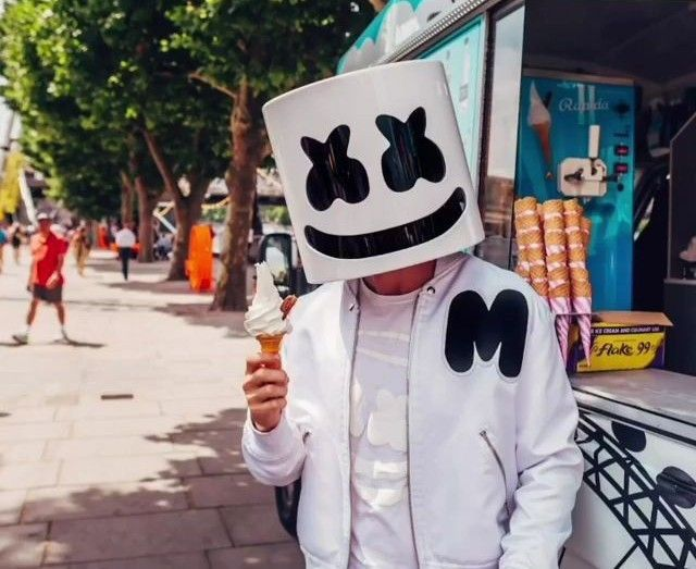 NightOwlsNFTs's tweet photo. Hey @marshmello 👋
We wonder how many fans you have in our NEST!

HOOT HOOT for Marshmello! 🦉 https://t.co/EIcuskBMV8