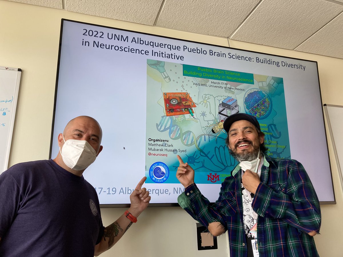 That’s <a href="/Grass_Fellows/">Grass Fellows</a> <a href="/helpmedrzaius/">Matthew Q. Clark</a> with the flyer of the workshop he organized with support from <a href="/SuperOlish/">Ulises Ricoy 🇲🇽 🧠 🔬🎛 🪳</a> director of outreach <a href="/grassfoundation/">The Grass Foundation</a>