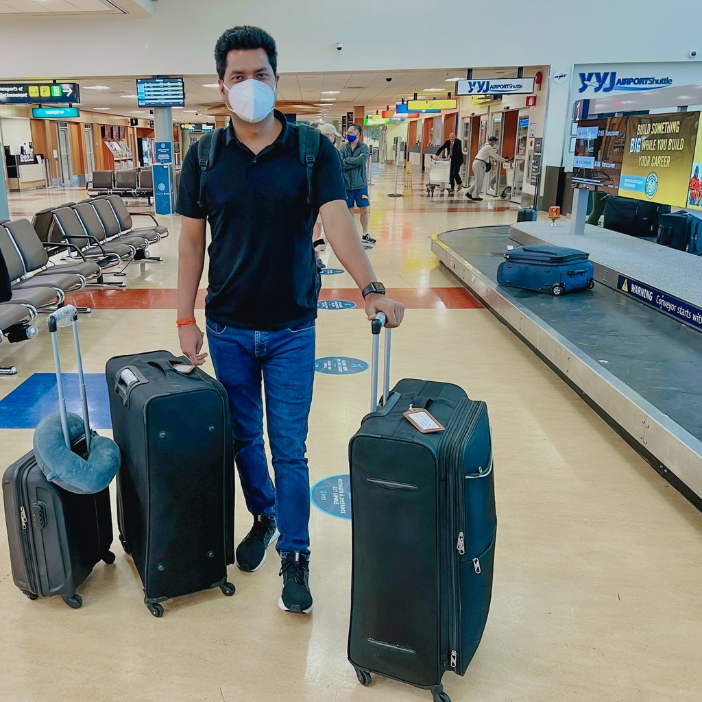 FreshWorksApps's tweet photo. Last week our team was excited to welcome Afsar (first photo) and Abhinav (second photo) to Canada from New Delhi and Chennai, India.

Yesterday marked the first day of summer, keep your fingers crossed our weather will warm up for them 🤞

#yyj #MeetTheTeam  #YYJJobs https://t.co/pXYRWZ5AQ8