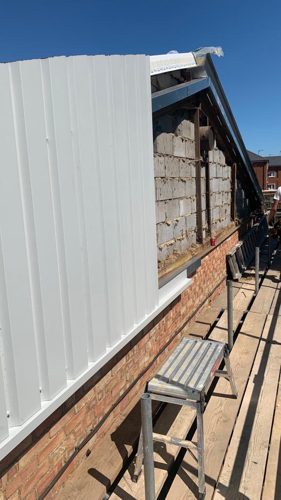FirstFixGroup's tweet photo. #rawreth #essex #stripandresheet .
#scaffold up . Day 6 and #gable being #sheeted and almost complete . https://t.co/DRqDDplWaw