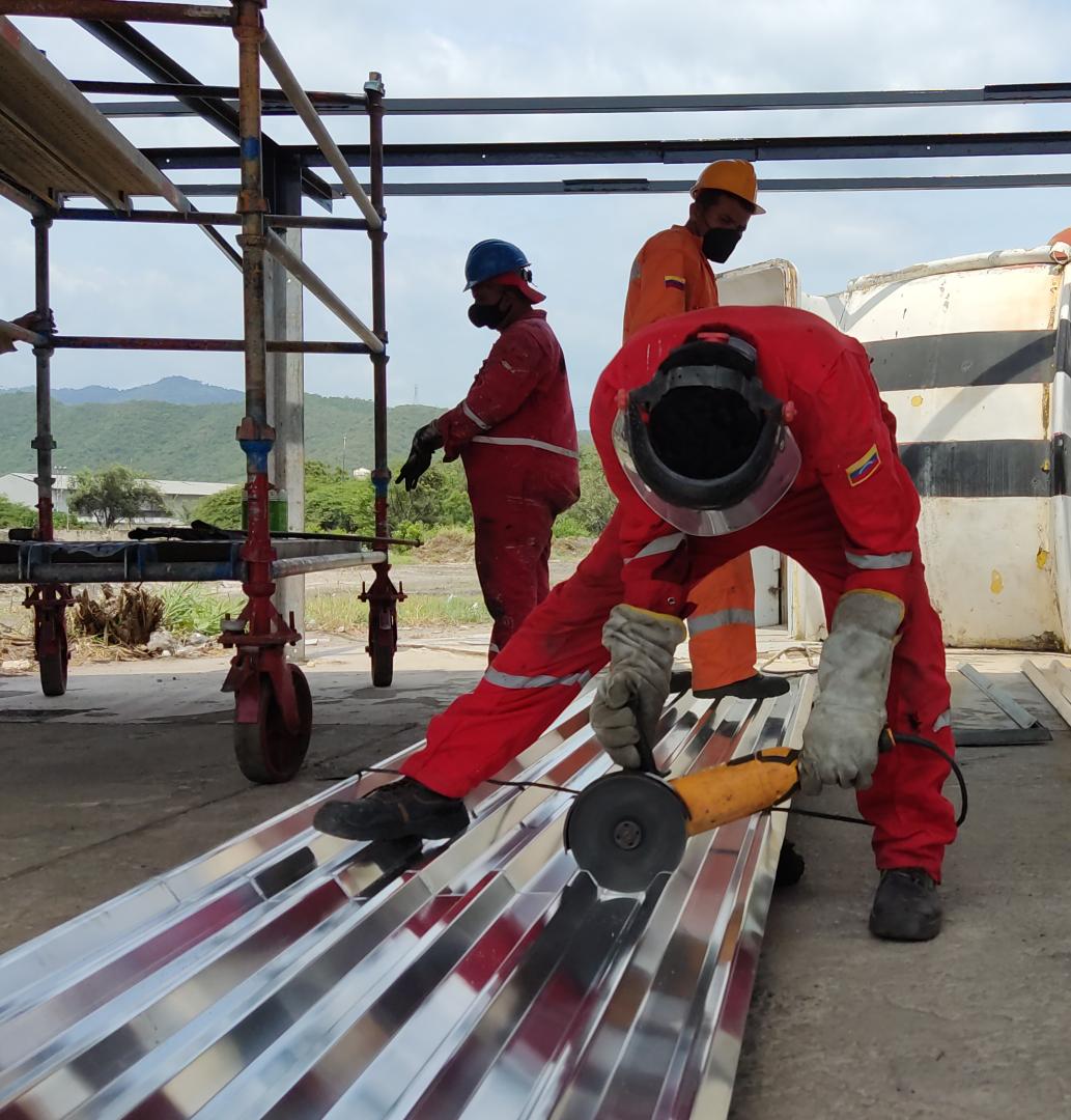 P_PuertoCabello's tweet image. Así avanzan las adecuaciones en las adyacencias del Patio 4A, donde estará en funcionamiento un área destinada para seguridad, acciones contempladas en el Plan Nacional de Desarrollo Portuario.

#22Junio #MiércolesDeGestión
#RefuerzaTuVacuna