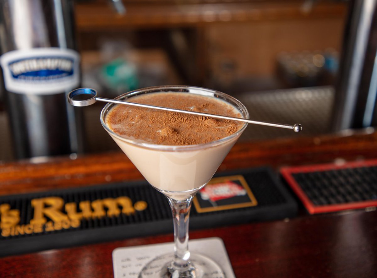 Wednesdays never looked so good. Happy hour specials 4:00 - 7:00pm! 🍷🍸🍺
.
.
.
#SPH #SouthamptonPublickHouse #Hamptons #SouthamptonNY #LongIslandNY #VisitNewYork #NYEats #EatLocal #LongIsland #EatLongIsland #NYFoodie #Foodie #NYLocal