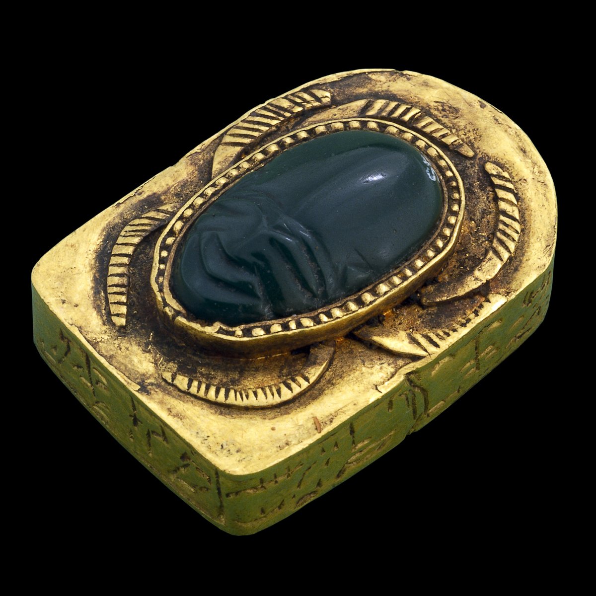 britishmuseum's tweet image. 🦗 This is the earliest known heart scarab made for a king 🦗

Made in Egypt around 1590 BC for King Sobekemsaf I or II, it is carved from green jasper in the form of a scarab beetle, but has a human face ow.ly/Bvw030smmTL
