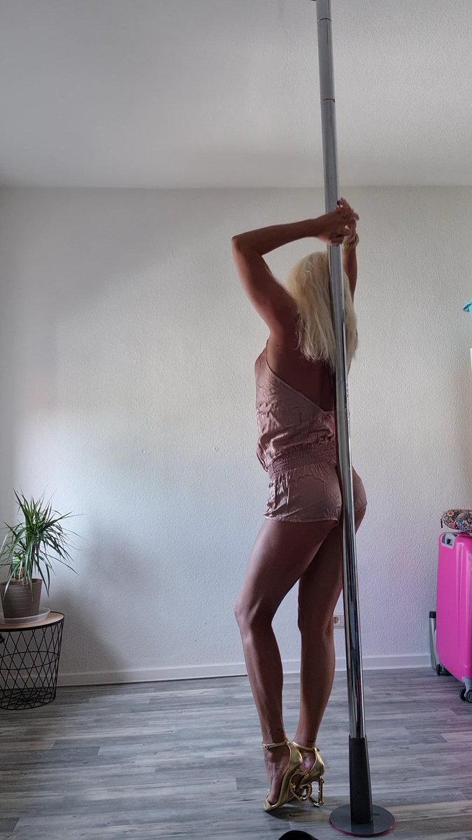 NorthernBlonde3's tweet photo. Come, dance with me! 
#poledancers https://t.co/yMIzsy3nM9