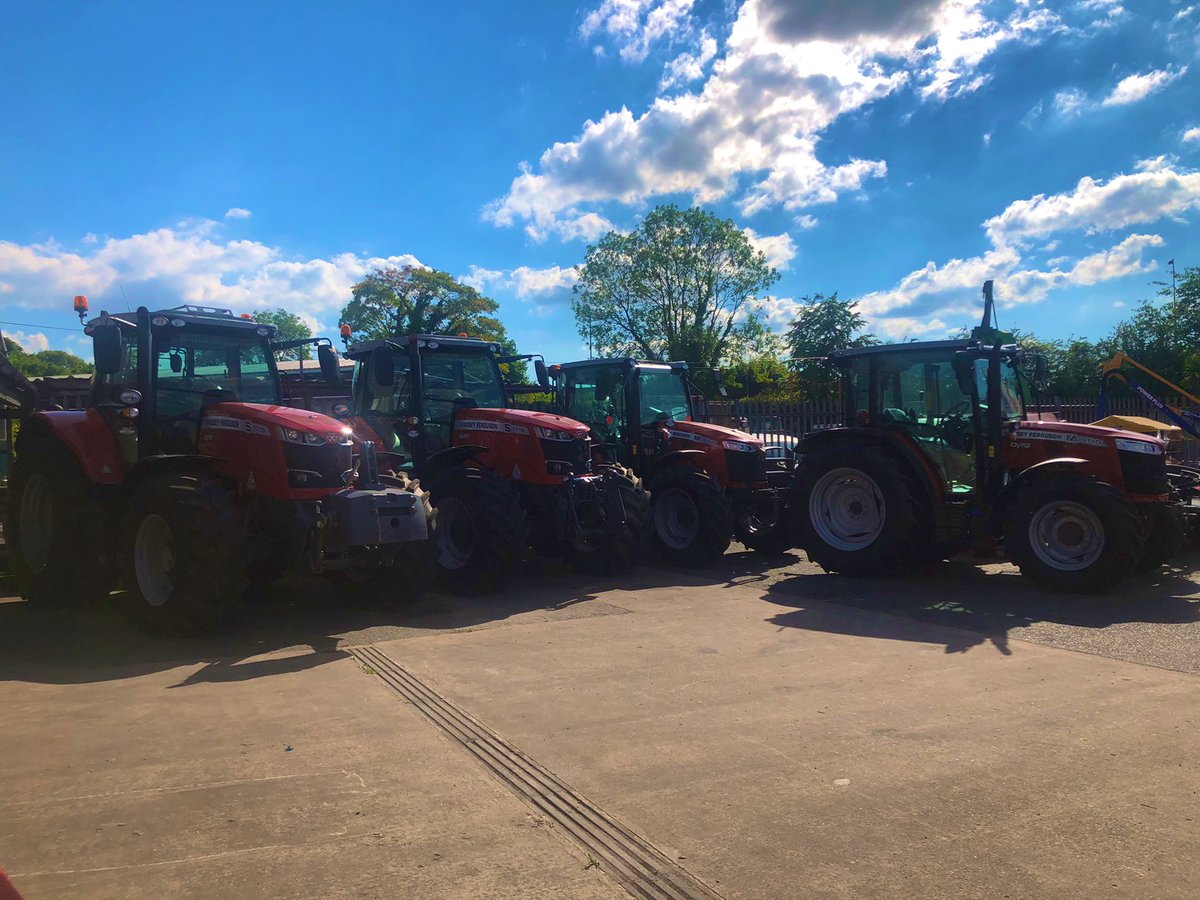 😎 What do you call a collection of sunbathing Massey Ferguson’s? 
We’re not sure they’ve got an official name, but don’t they look smart? 😎

All in at our Market Drayton, so pop in &amp; see us 👋🏻 

#MasseyFerguson #RedIsBest #KO