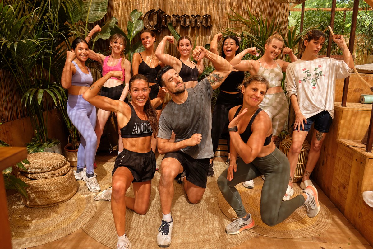 corona_spain's tweet photo. Ayer tuvimos sesión de entrenamiento en #CasaCorona 🍻💚 con #BetterNakedClub y #EntrenaConAndre. ¡Lo dimos todo! 💪 Si no, mirad qué bien lo hicieron #VerónicaRomán, @SaraBenaya, @carolynmoura, #Yususita y demás amig@s.🤸🧘‍♀️
👉 Agenda de #CasaCorona2022 en https://t.co/92bs8zDJcy https://t.co/pd6MPGxnjy