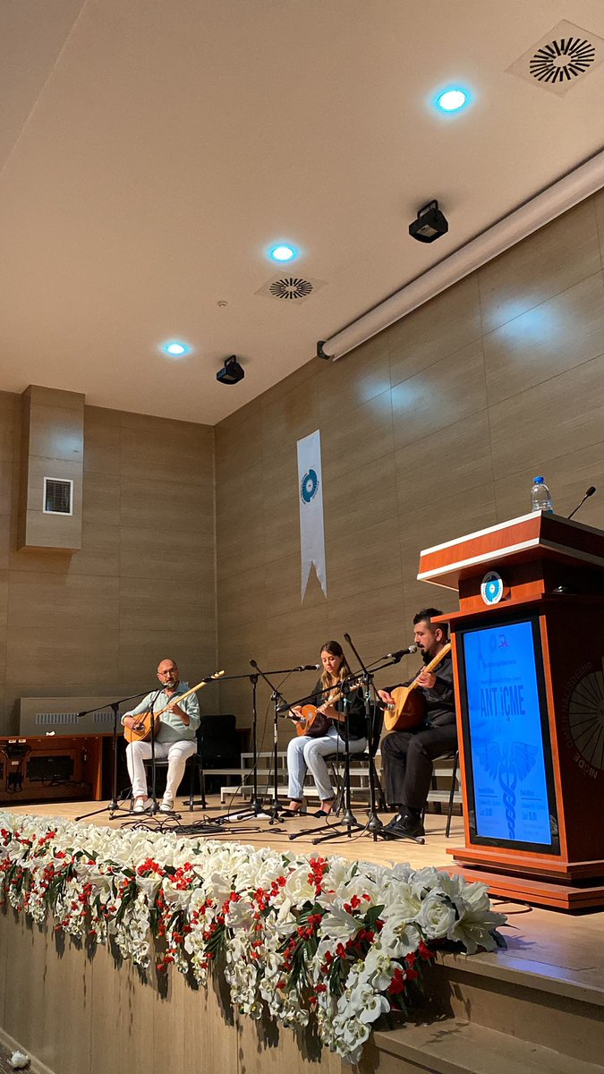 ezgi_tkn_rc's tweet photo. Konserler..💕💐🎵🎶🎵
@nigde_ohu #ohu https://t.co/s5qqDApEau