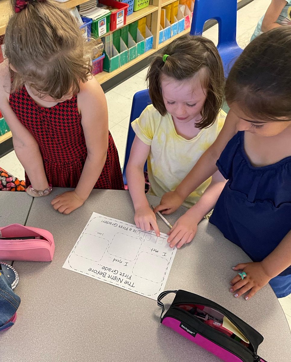 MrsLandryOCSB's tweet image. Today our SKs went to visit Mrs Loubser’s Grade 1 class!  We listened to a story, explored the classroom, asked questions and worked with our Grade 1 leader on an activity. We also heard some really awesome advice @CorpusOCSB @MrsL_Corpus ❤️#learningpartnerships