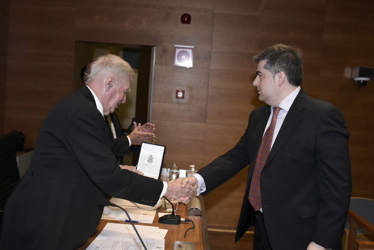 EPCC_Unex's tweet image. César Medina Perteneciente al Departamento de Construcción de la @EPCC_Unex recibe el premio Agustín de Betancourt y Juan López de Peñalver de la @RAI_Ingenieria👏

🗞️bit.ly/3OcYzLB