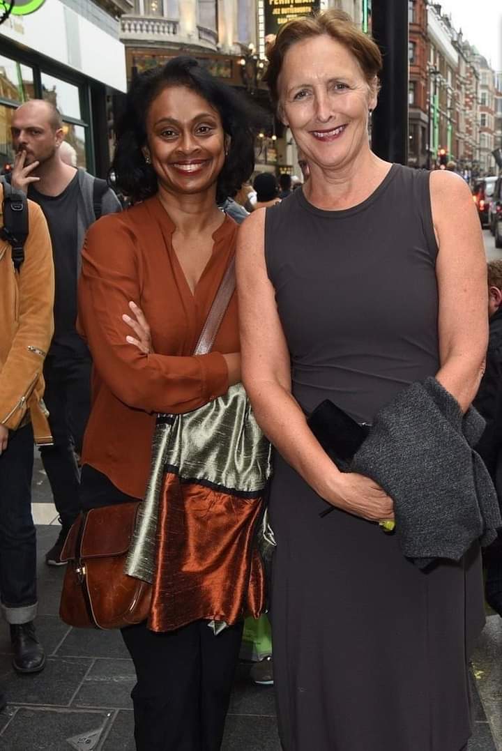 happy_peace9's tweet photo. Anyone noticed them yesterday.
The book "Wave" author - Sonali Daraniyagala and Aunt Petunia from Harry Potter - Fiona Shaw😲
Diehard fan
#HarryPotter #WizardingWorld
#WaveBook #SrilankaCricket
#SriLankavsAustralia https://t.co/jlGqwhNugf
