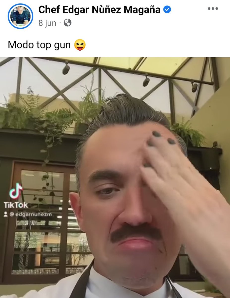 rogermexof's tweet photo. Ridículo Que puto asco comer en un restaurante con las uñas pintadas de @EdgarNunezM , viejo ridículo haciéndose el chistoso. Así de horrible deben saber sus platillos. 🤢🤢🤢🤢🤮 https://t.co/KJEoJa9UX1