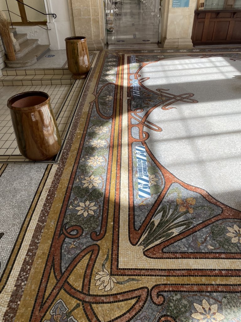 Cette semaine, Bagalad part à la rencontre des habitants de #Bourgogne !

L’idée : écouter leurs histoires au sujet du #patrimoine culturel local.

Ici, les thermes magnifiques de Saint-Honoré-les-Bains ☀️