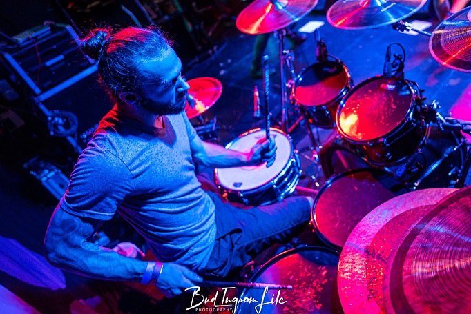 DearlyDOfficial's tweet photo. Jordan Rasmussen Appreciation Post! 🥁

@saludacymbals 

#livemusic #drummer #drums https://t.co/0bFEaeDZ8f