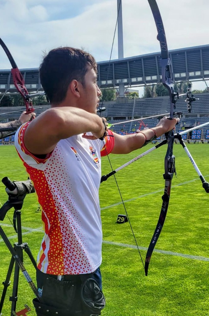 RFETA's tweet photo. #WCParis22

Primera ronda eliminatoria en arco recurvo masculino:

1/64F
Ken Sánchez 6:4 Vozech 🇨🇿
Pablo Acha 6:5 Chauhan 🇮🇳
Daniel Castro 4:6 Addis 🇫🇷

Enfrentamientos disputadísimos, resueltos de manera favorable por Ken y Pablo. ¡Lástima la derrota de Dani!

Vamos #TeamRFETA https://t.co/alfSpHyGTY