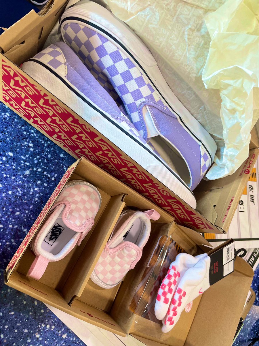 chunkygriffith's tweet photo. Baby girl was gifted her first pair of shoes to match her daddy by sweet friends!! 🥹#20weeks https://t.co/JyLFBj39tO