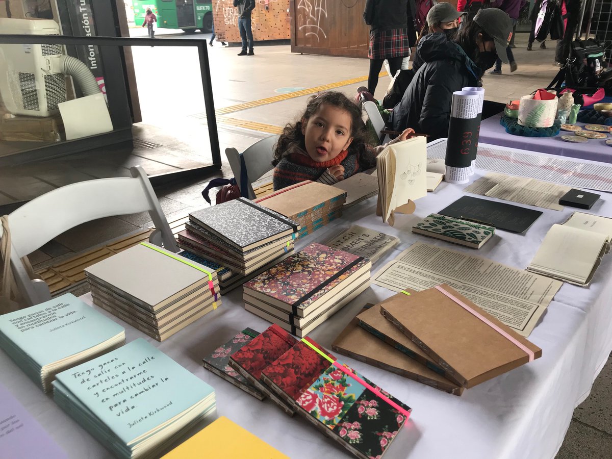 chepitamonroe's tweet photo. Con mi ayudante estrella instaladas en el @centroGAM. Hasta las 19
Horas muchas trabajadoras del arte exhibiendo y comercializando su trabajo. Vengan a apoyar estas economías amorosas! https://t.co/x0vEWm4qUa