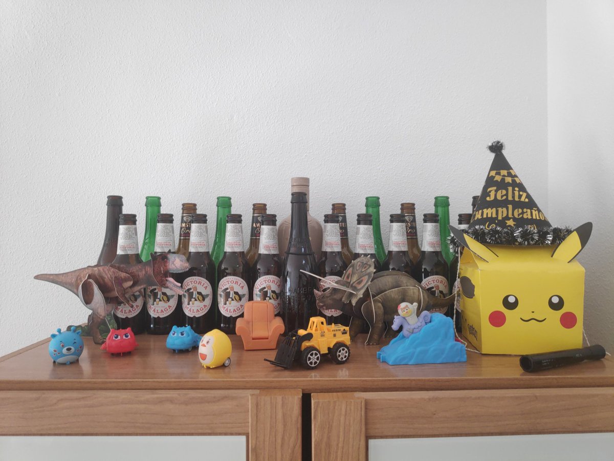 Cosas raras de mi piso de estudiantes:
N°1: un stand de reliquias