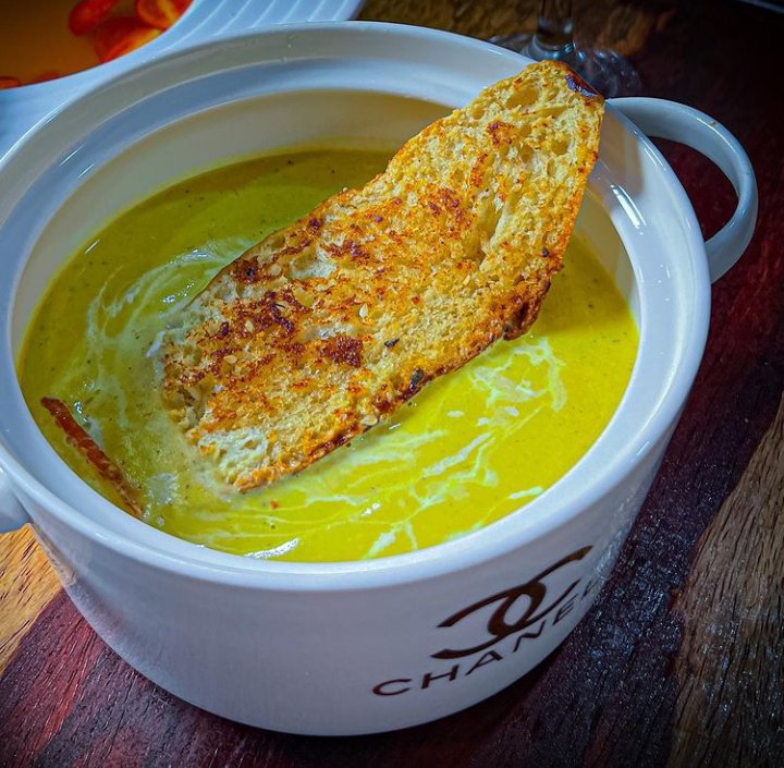 Carrot 🥕 and pumpkin 🎃  soup || baguette 🥖 crostini .
 All this goodness in one bowl .
#foodporn #chefsofinstagram #chefslife #foodphotography #bbcgoodfood #explorepage #explore #afroplatingsociety #FYP