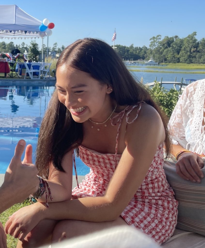 carlsonbale's tweet photo. lola tung has the brightest smile in the world 🫶 https://t.co/iIG5SRHspp