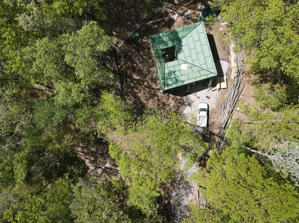ScalarArch's tweet image. Few Large openings nuanced a hovering box that adapts to a vegetated and rocky sloping terrain. One such opening is a concavity of the roof plane that collects water, light, guides ventilation, and exposes the terrain.
#architecture #sustainable #scalararchitecture #forestarch