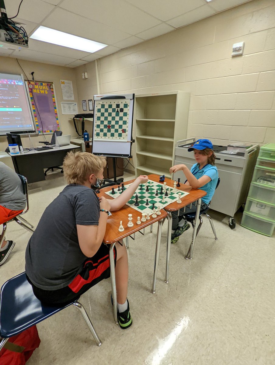SamanthaArmMSD's tweet photo. #MSDSummerStyle students building community &amp; learning from each other🤗 @cathy_shappell @muhlsd @AlFutrick https://t.co/aRGMxReiYH