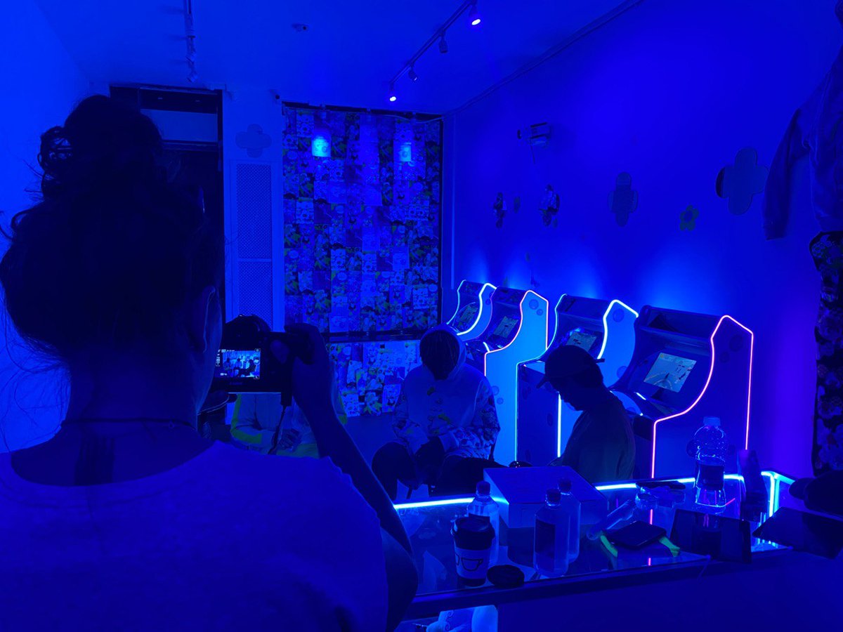 Enter_Realm's tweet photo. Recording something with @OseanWorld and @highsnobiety 👀😏🔥

Keep an eye out...

#nftnyc @NFT_NYC #highsnob #game #gaming #art #EnterREALM https://t.co/PkOwRo8kdD