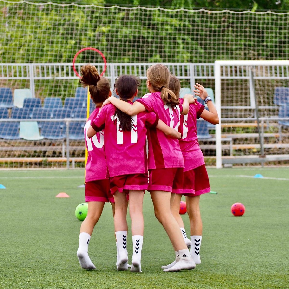 EFMLanzarote's tweet photo. Finalitzem la temporada amb una tarda diferent. Les mes petites han pogut gaudir d’un entrenament ple d’activitats competitives i d’aigua.💦⚽️

Agrair a totes les jugadores que han fet que això sigui possible i estar preparades per tot el que vindra la temporada vinent🙌🏼💪🏽 https://t.co/Lwz32Xuryo