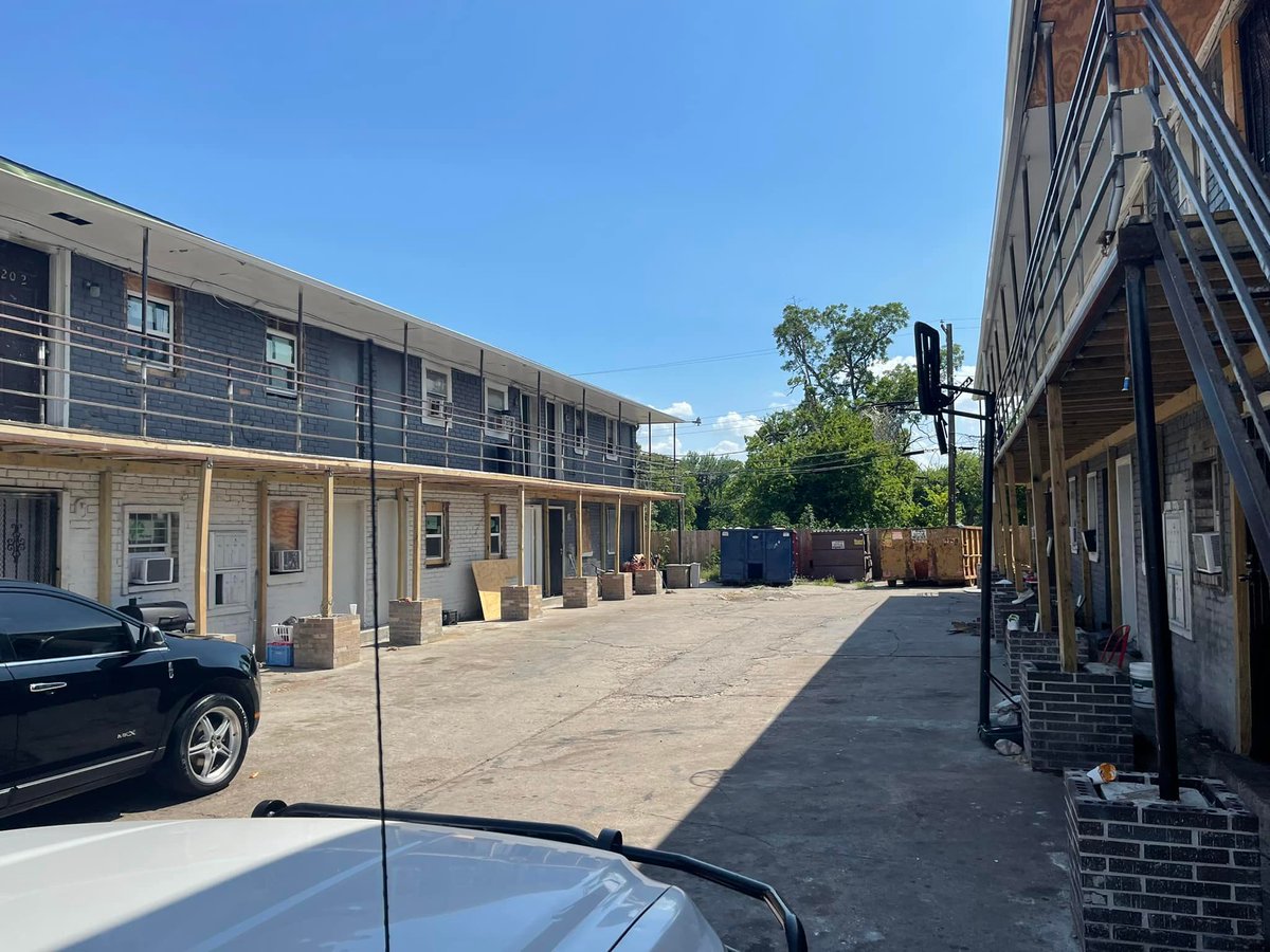 DallasEAC's tweet photo. We at DEAC spent our Juneteenth holiday/weekend preventing AN ENTIRE APARTMENT COMPLEX from being evicted. 

Every single one of these families are people of color. All living in some of the worst living conditions we've seen, which really says a lot. https://t.co/XUkoshI9X2