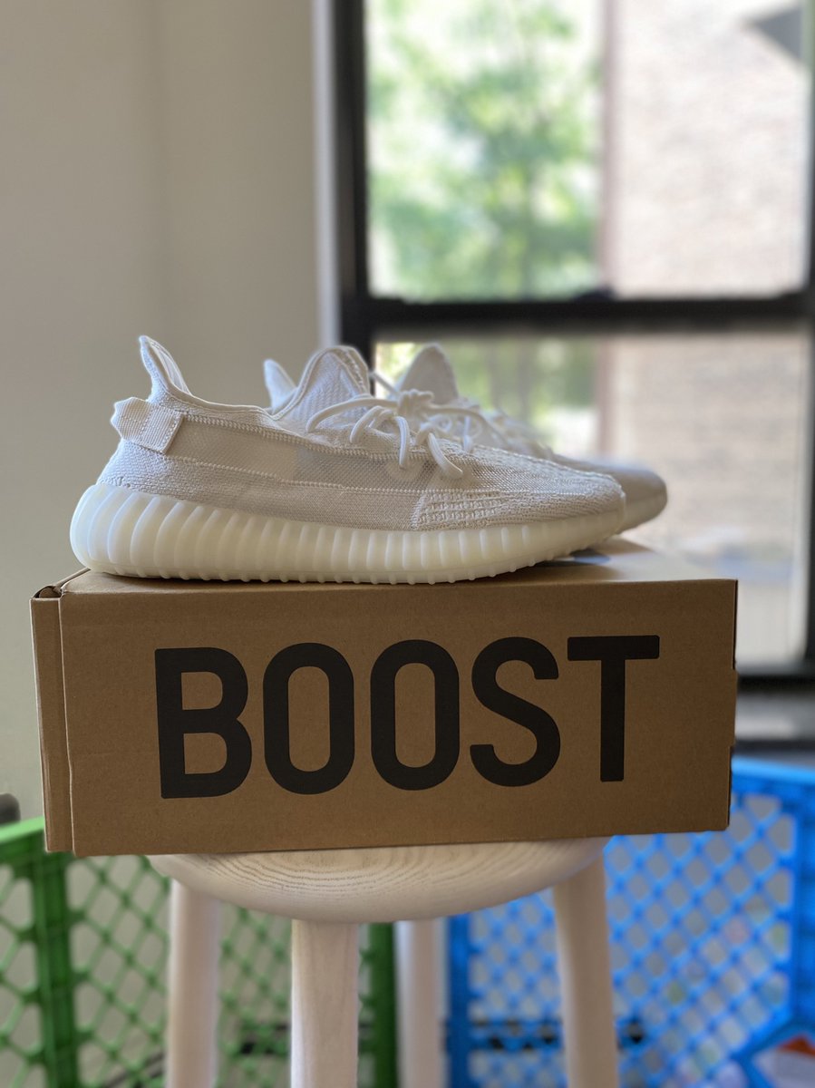 Marcus_Allen's tweet photo. @karidaniels @adidasoriginals @kanyewest Their a good pair of #BeautifulBricks lol
I helped my brother in law secure a pair and I’m a little envious https://t.co/DTFtwcTEdu