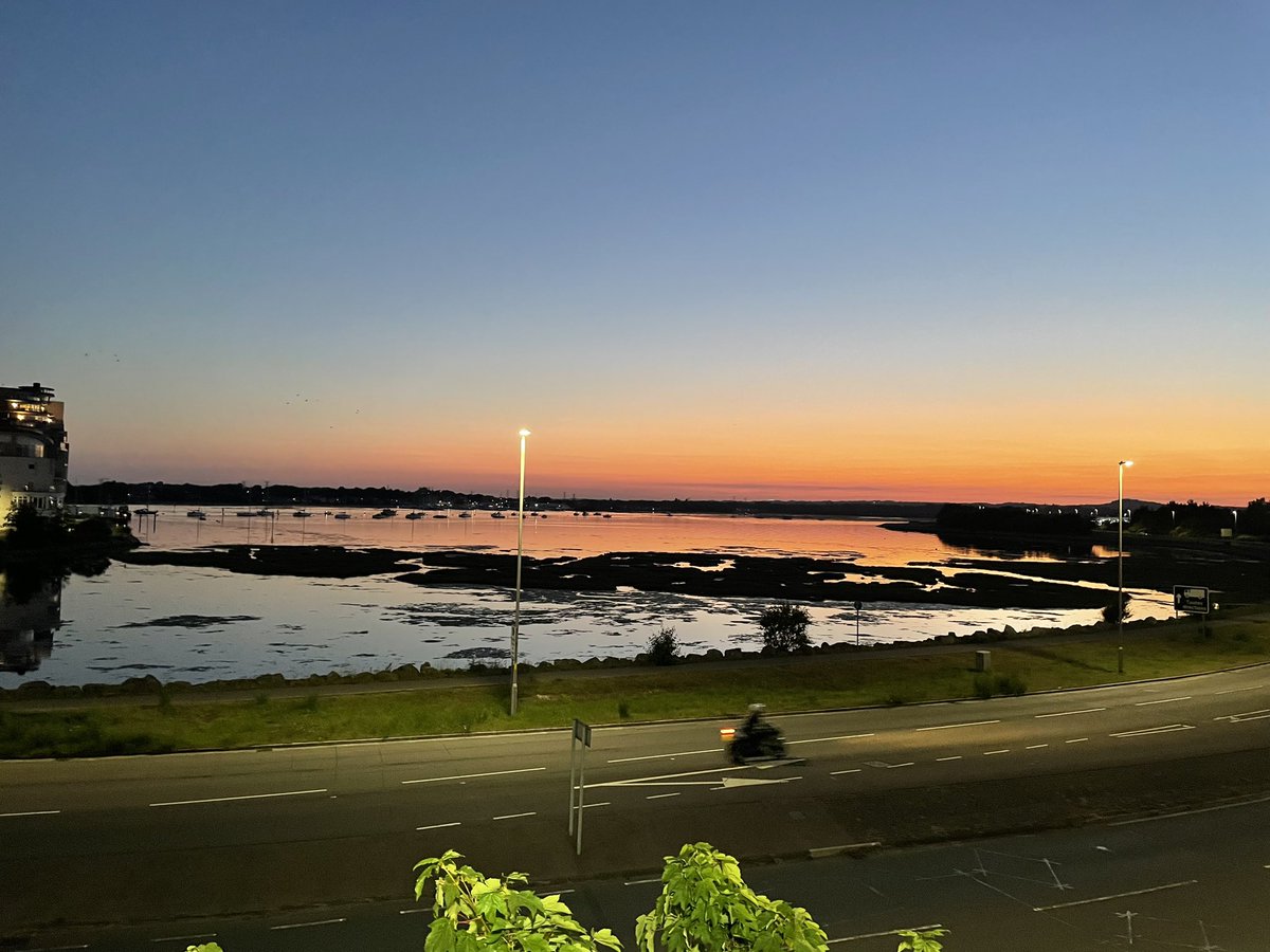 LucyBenjafield's tweet photo. The sunset over the swamp was pretty nice this evening @IAmChrisRamsey  #Poole #ifyouwerethereyoullknow https://t.co/h2v5xJDky7