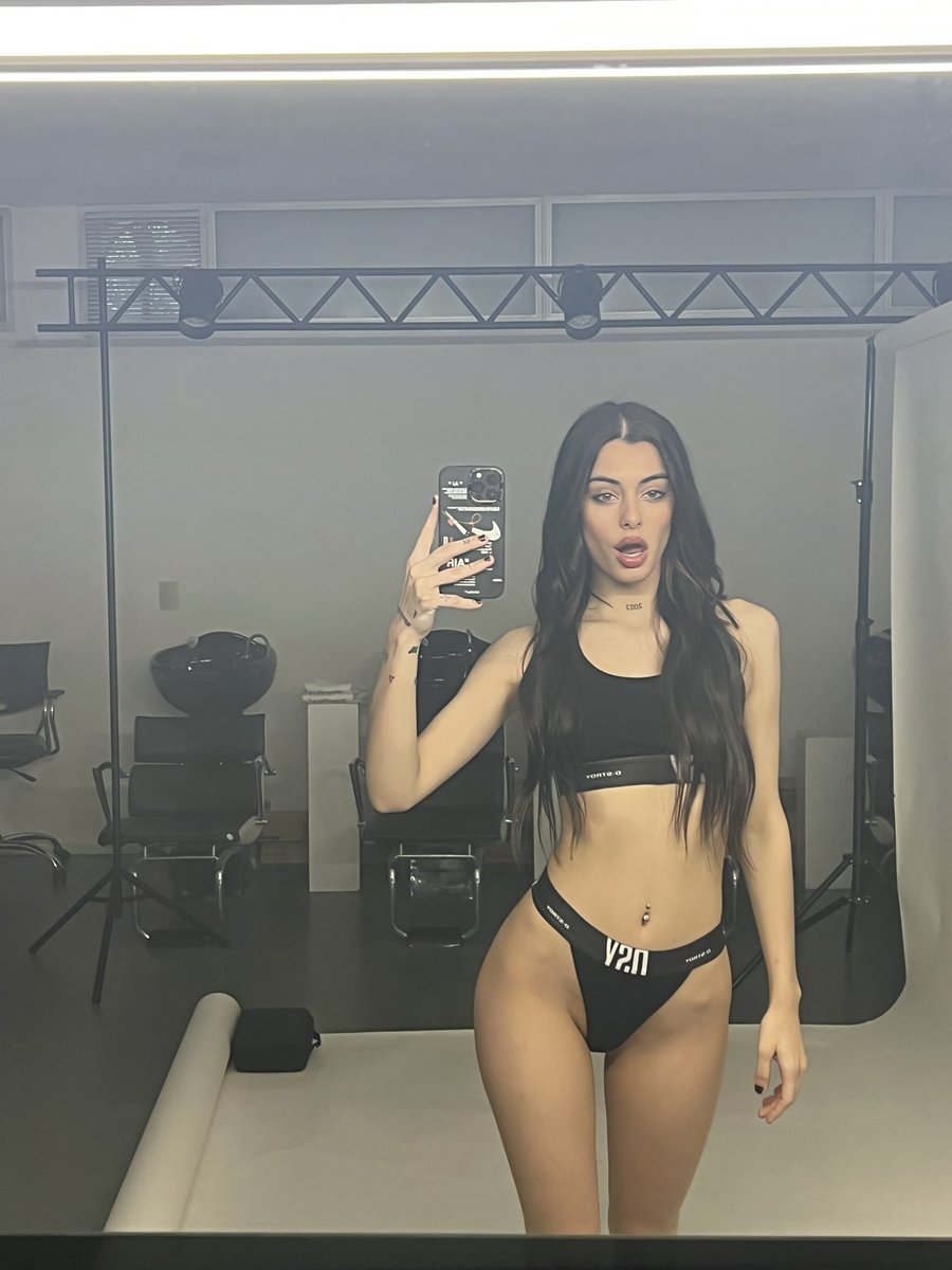sooffernandez_'s tweet photo. Hola https://t.co/ReMYyrboLl