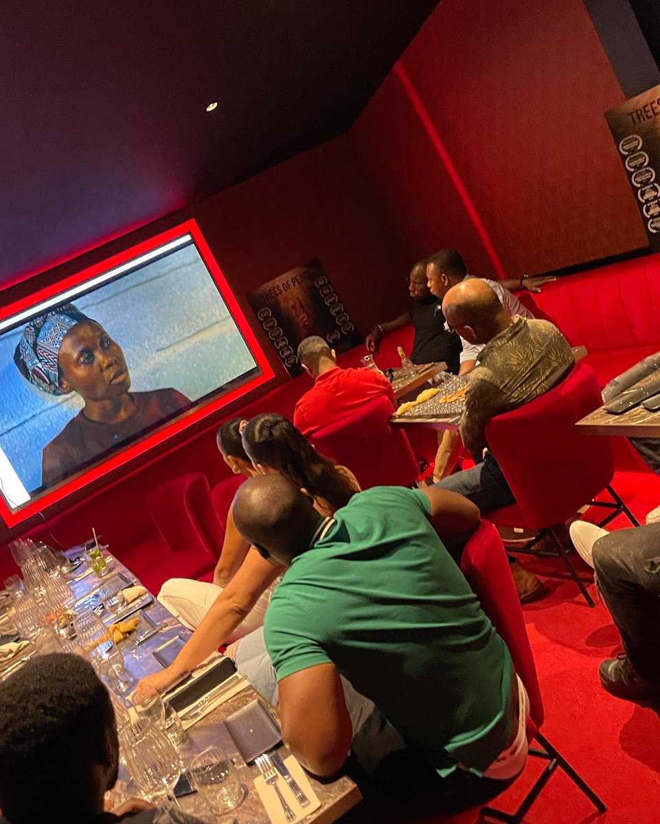 ZackFit's tweet image. A Special Thank you to everyone in #France who came up to celebrate with us at L’@etoileclub . #Treesofpeace is having a great run on @netflix with over 9Million hours views in 12 days. #Top10 in 60 #countries , and Number 2 in France 5 days after release. I Highly recommend it