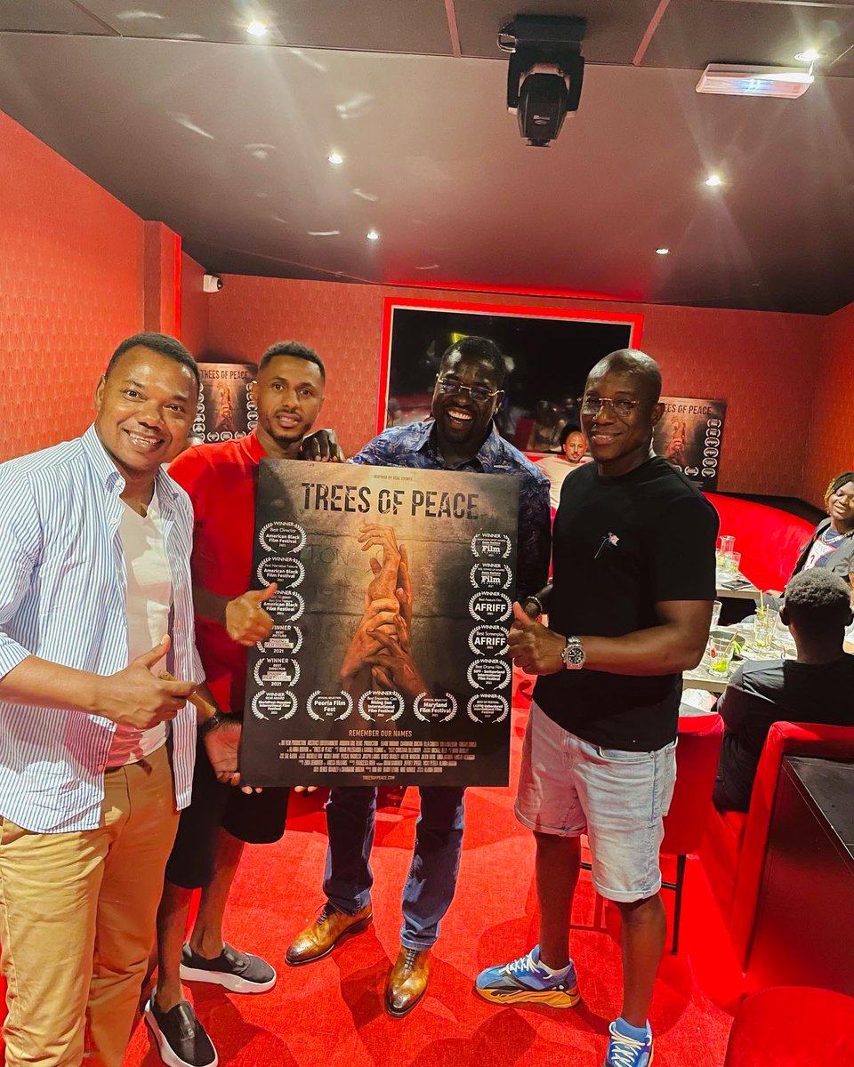 ZackFit's tweet image. A Special Thank you to everyone in #France who came up to celebrate with us at L’@etoileclub . #Treesofpeace is having a great run on @netflix with over 9Million hours views in 12 days. #Top10 in 60 #countries , and Number 2 in France 5 days after release. I Highly recommend it