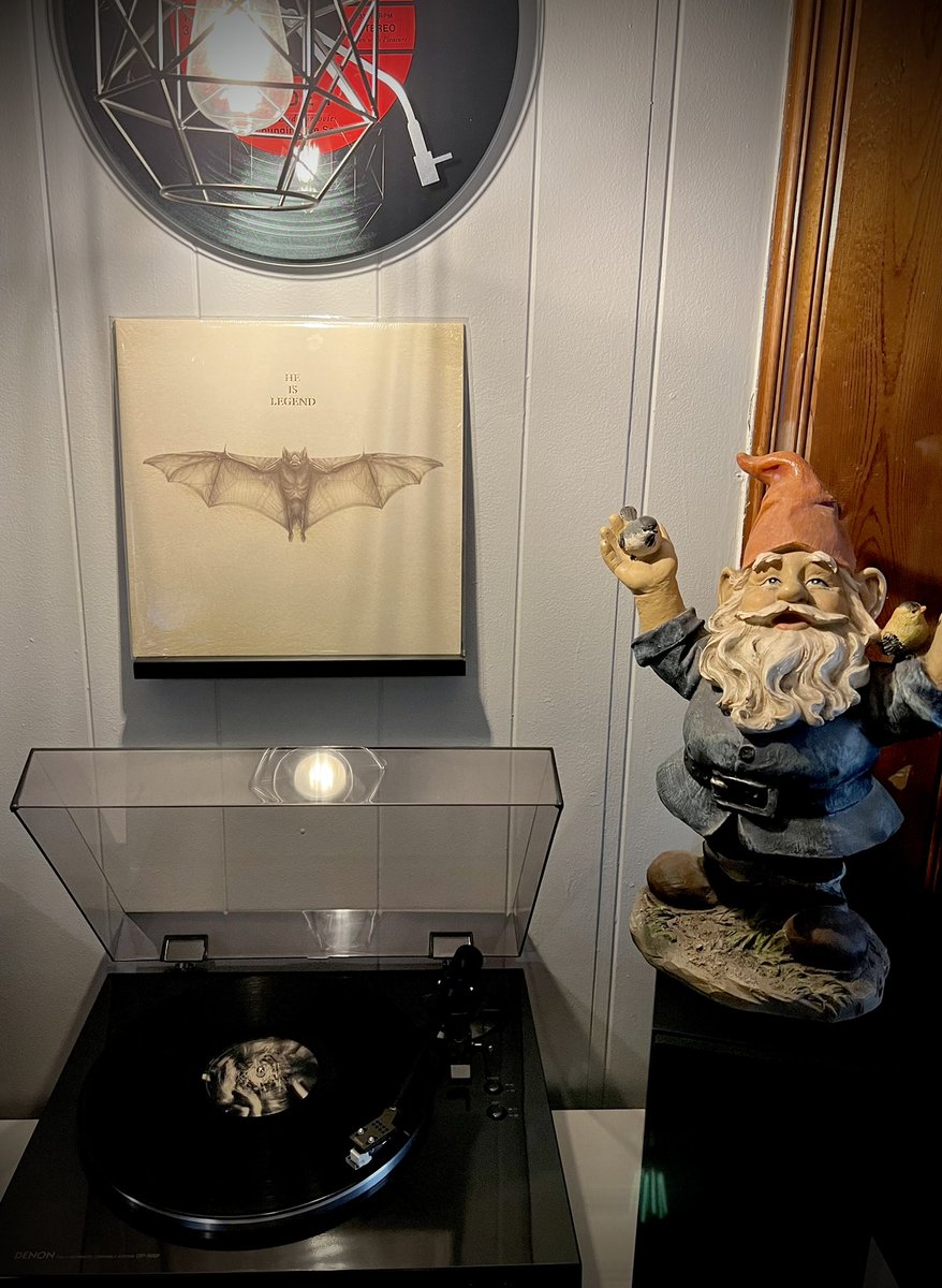 Th3GooDTim3_'s tweet photo. Time to burn all your rock records @HeIsLegendNC #whitebat
#vinylrecords #vinylcollection #vinyladdict #recordcollection #music #metal https://t.co/eFIIU6HjmB