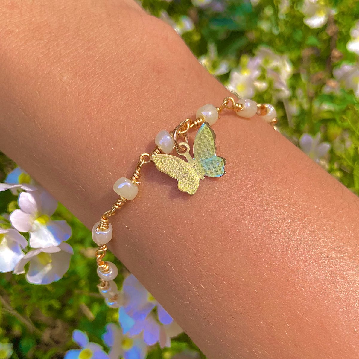 Venusjewellery_'s tweet photo. Pearl &amp; butterfly bracelet🧚🏼✨

☽༓･⁺‧͙ - 𝒢𝑜𝓁𝒹 𝓅𝓁𝒶𝓉𝑒𝒹- ☽༓･⁺‧
🌜 Fully anti tarnish 🌛

✨https://t.co/ik39ZwJcWM✨ https://t.co/XHlynBWbq8
