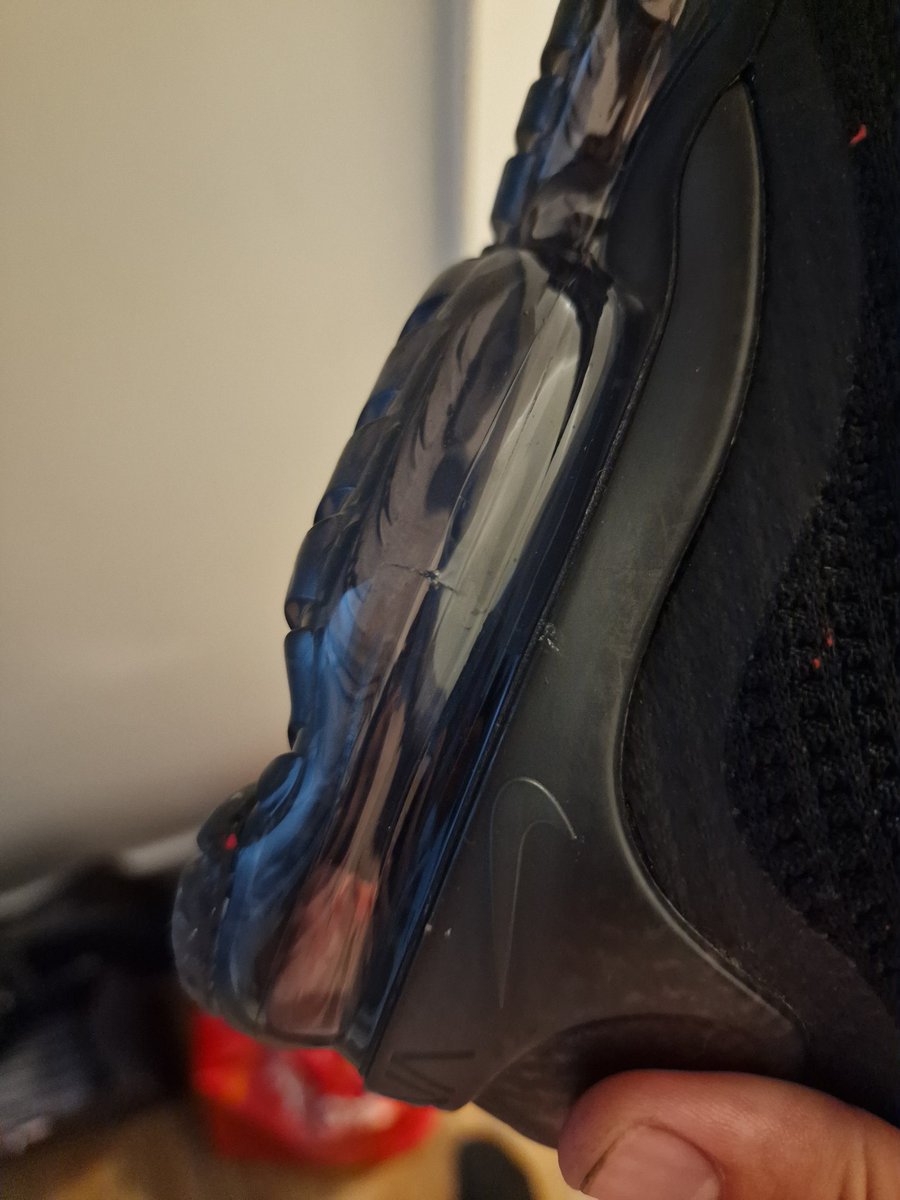 JC13EDS's tweet photo. @NikeService @Nike Please tell me how it is acceptable shipping Vapormax with pierced bubbles??? Absolute joke, arrived today. I get home to have a look and they're damaged. I can't even get through to a British support line to be able to try and exchange them!! https://t.co/JEnLXQ3M02