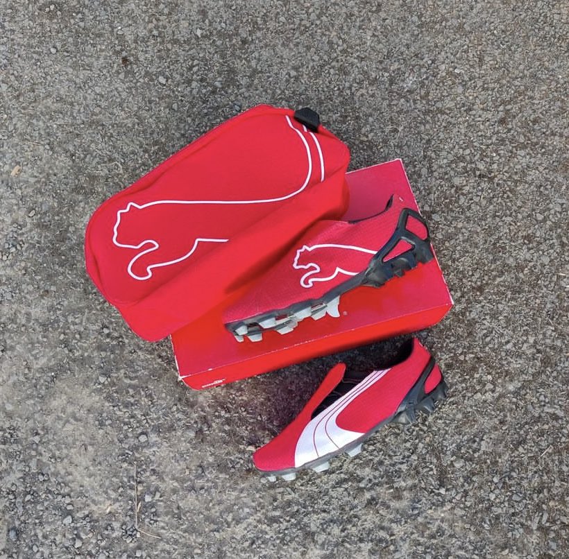 Retrobootsie's tweet photo. Puma V1.06 FG Red

You were FAST if you had these.

Zero protection for getting stamped on, but worth it for the extra few MPH. 

Tag someone who had a pair 🙋🏻‍♂️

#retroboots https://t.co/p8z4JFj97U