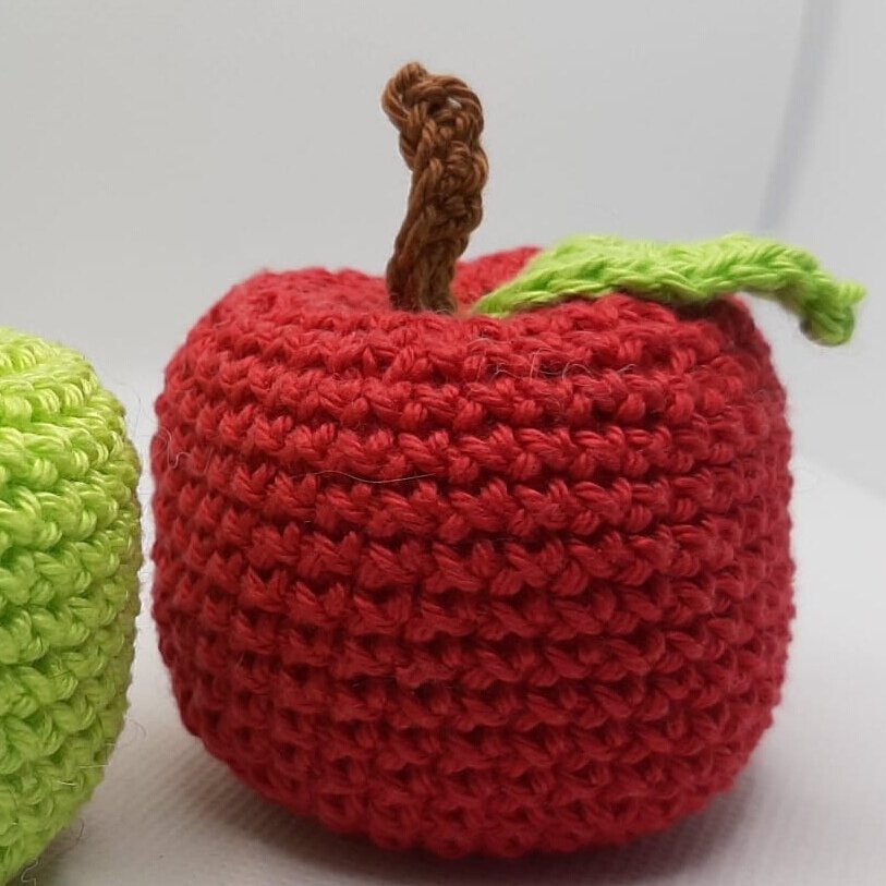 sec3wishes's tweet photo. 🍎Crochet Apple #Keyrings🍎 at https://t.co/nQBt6j1LvE ♥️ #handmade #etsyuk #etsy #handmadekeyrings #keychains #crochet #amigurumi #apples #crochetkeychains #knittingtwitter #giftideas #gifting #handmadegifts https://t.co/dP8pxNHIdh