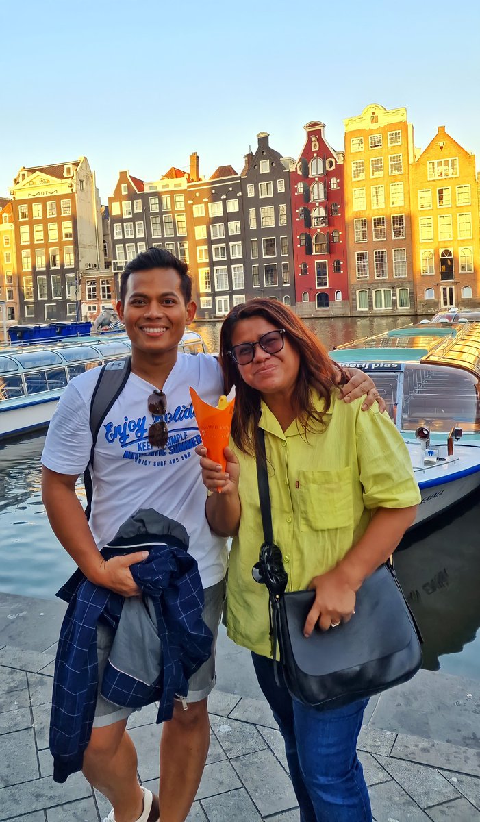 Hadeetweet's tweet photo. Today... with my teacher, my bos, my mom 😍 https://t.co/MnQhNAdFmK