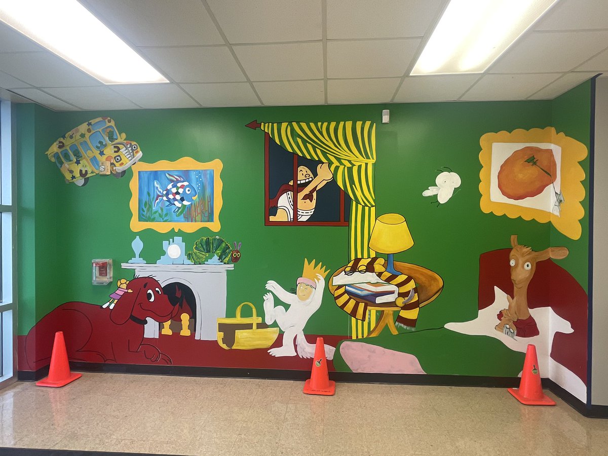 TBradleyMurals's tweet photo. Didn’t quite finish the outdoor mural @osborneowls but 🤞🏻🤞🏻 tomorrow!! Inside we added details on the “DREAMS” &amp; the reading nook! https://t.co/q4pTgJ3bv6