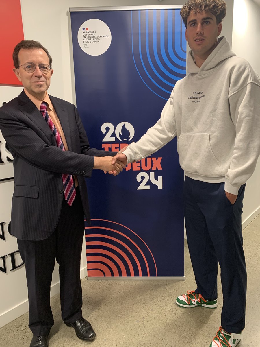 AmbafranceNZ's tweet photo. 🇫🇷⚽️🇳🇿 Earlier this week, we had the pleasure to receive the visit of NZ international #MatthewGarbett!

We hope to see you and the #AllWhites in Paris for @Paris2024!

#terredesjeux #journéeolympiquemondiale #InternationalOlympicDay @NZ_Football https://t.co/IN2kV8b8zI
