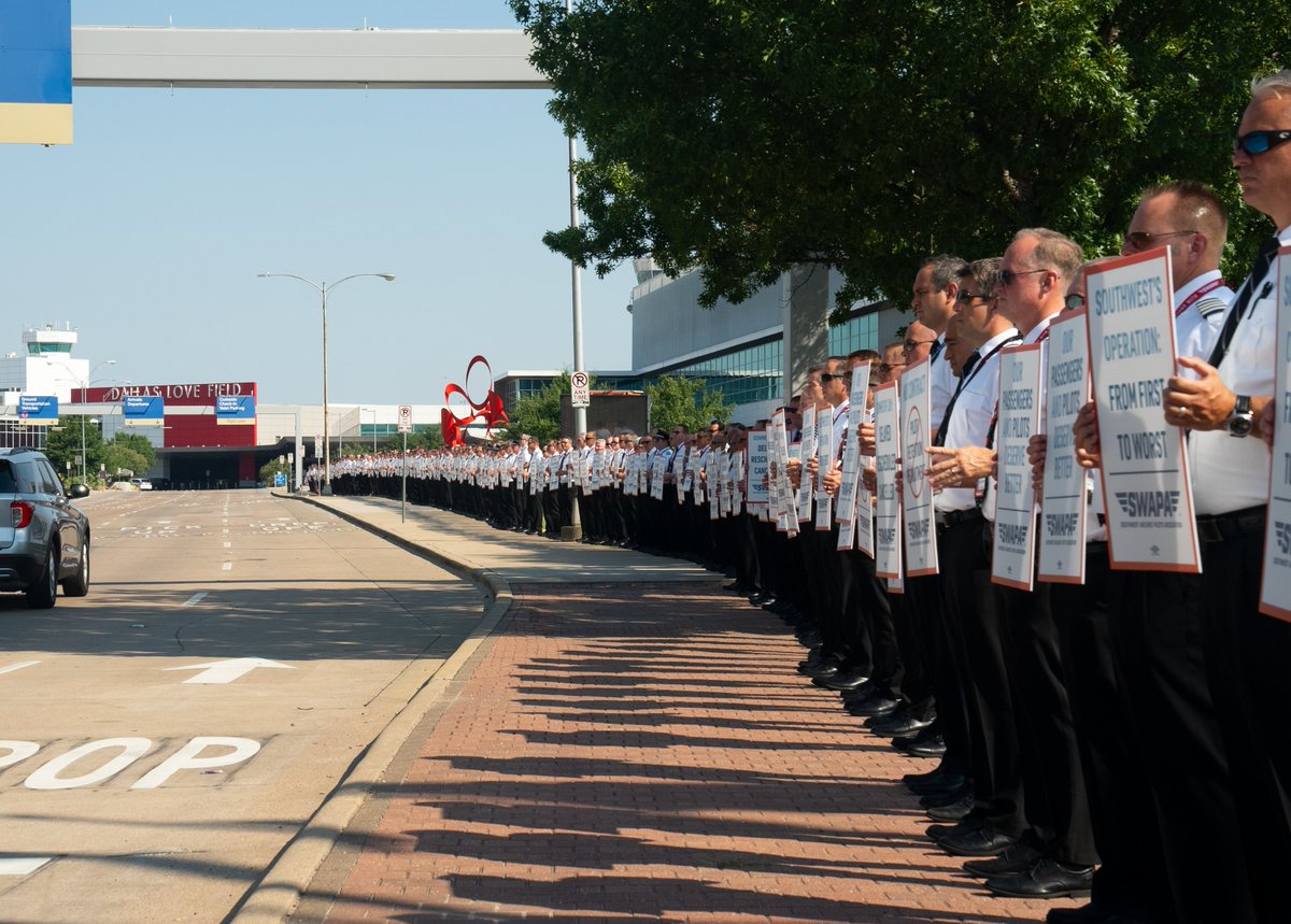 swapapilots's tweet photo. We are humbled by the support we received yesterday from all of the Pilots and their families who joined us in Dallas and those of you who supported our message of unity online. Thank you. Our voices are being heard loud and clear. #IStandWithSWAPA https://t.co/yXLG3EKVY4