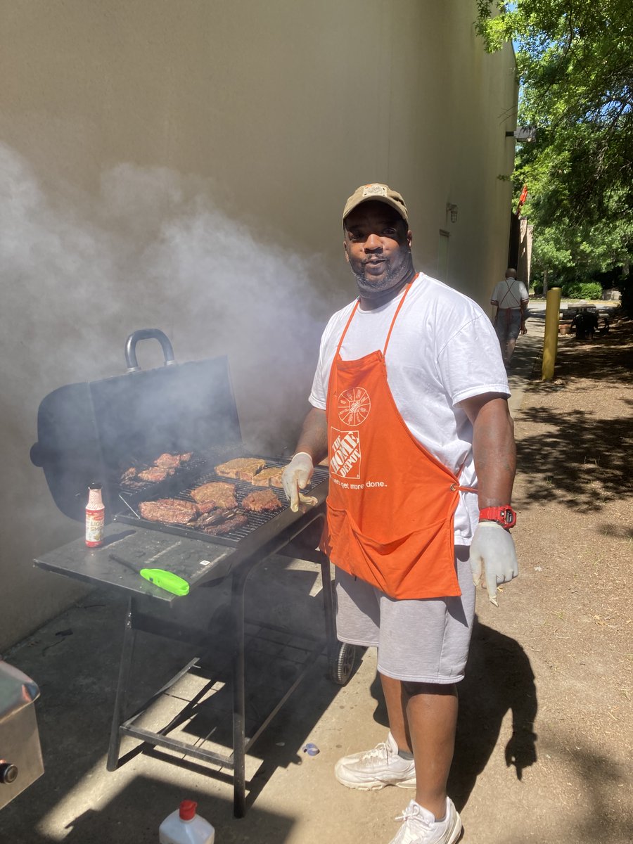 PerlinSusan's tweet photo. HD1755 is THE BEST place to work.  A surprise cook-out just to show us how much we're appreciated!!!  Thank you Shawn, Kia and Jeff.  A special thanks to Marreo, Donna and Kim for organizing the feast.  @ShawnWBrooksHD @KiandraLane @jhiltonthd @KMTovey https://t.co/e0Vx1w0Vxp