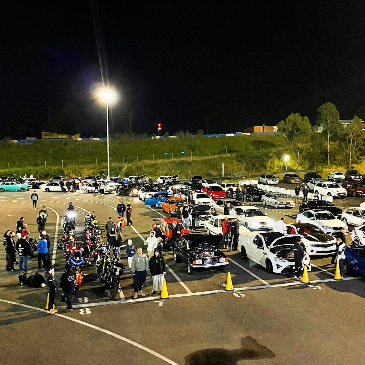 JohnBaremans's tweet photo. Wasn’t a bad roll up last night at @SydneyDragway @aeroflowperformance Race 4 Real. 

#ripthestrip #dragracing #wednesdaynight #offstreetracing https://t.co/qN7FI2MkZm