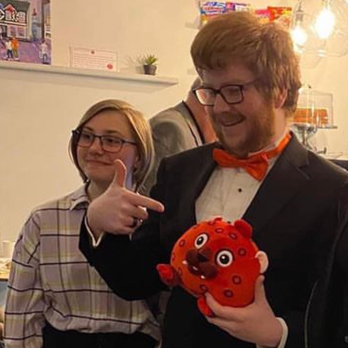 Please Be Seated tweet media