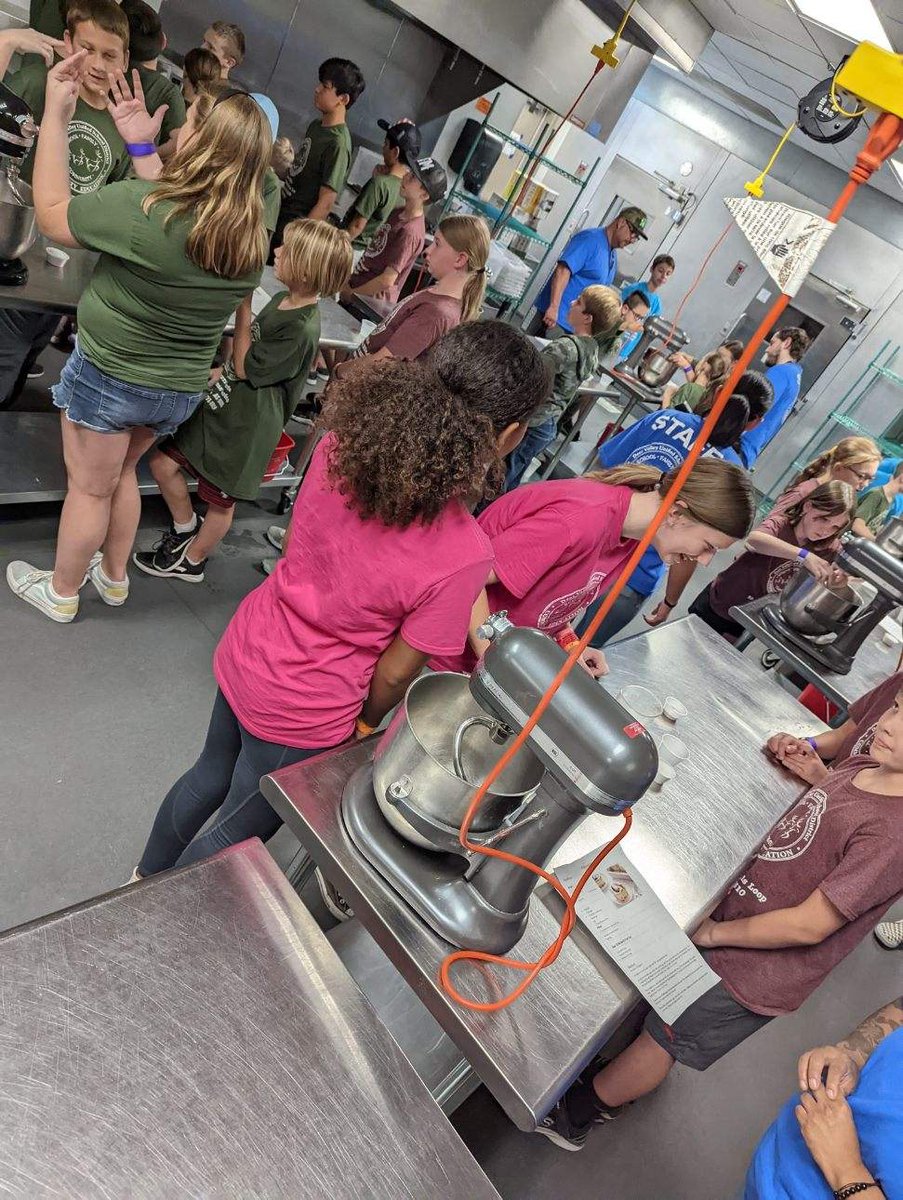CommunityDv's tweet image. Our Community Education Summer Camp students went on a hands-on field trip to our CTE Signature Culinary Arts program at Barry Goldwater High School.  Future chefs in the making… @DVUSD @DrFinchDVUSD
