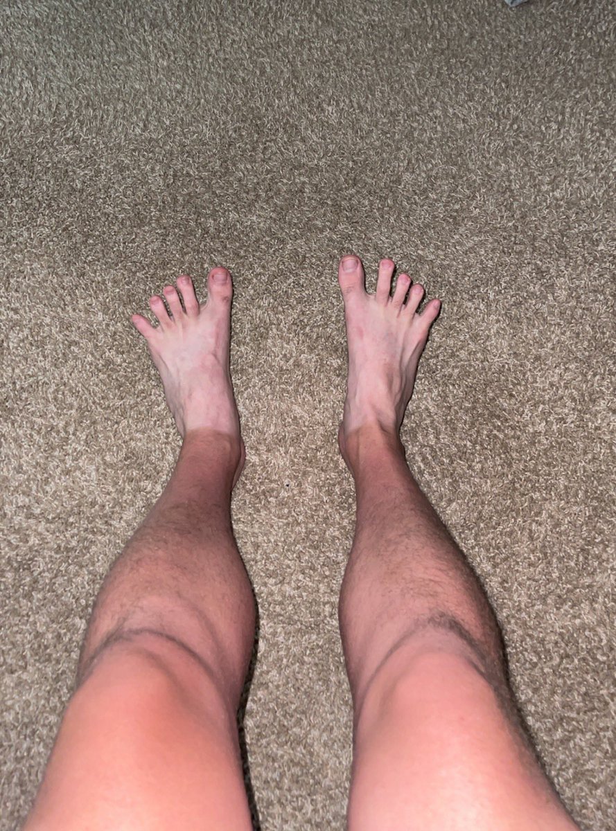 BunFaceKilla's tweet photo. he’s a soft 6 but his tan lines make it look like he’s wearing toe socks https://t.co/jDv1IULq5O