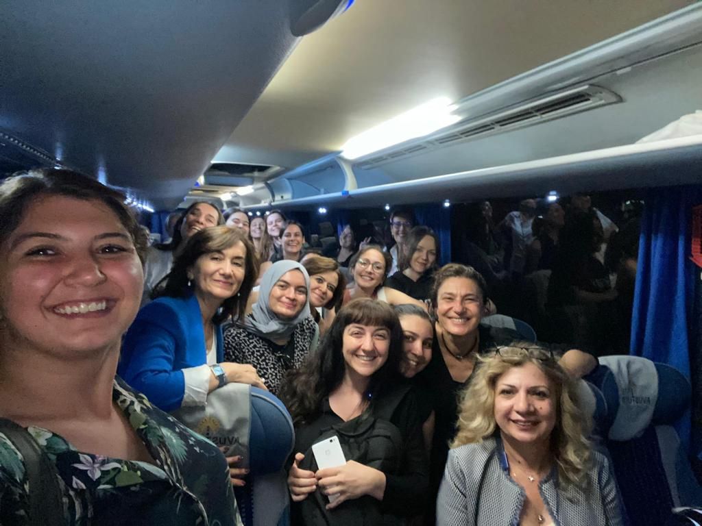 fidanataselim's tweet photo. İstanbul Sözleşmesi için 4.kez umutla uğurlandık, düştük Danıştay yollarına. 
Yollar neyler bize...
Direncimiz öldürülen kadınların hesabı için,
Yaşayan kadınların özgürlük ve eşitliği için. 
#istanbulsözleşmesindenvazgeçmiyoruz https://t.co/ZXWHoFbxsu