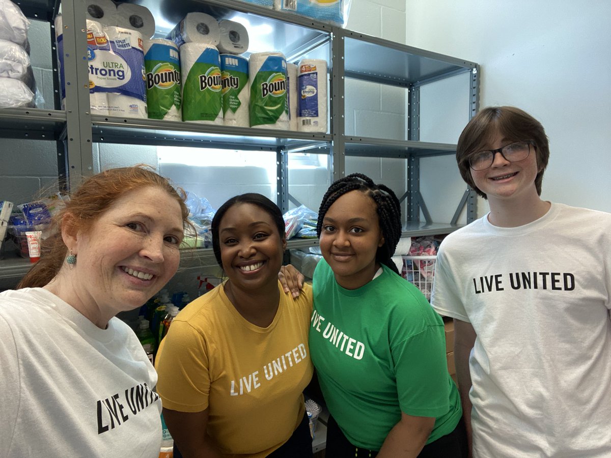 lizzywick's tweet photo. Love seeing NA cluster schools connecting with @unitedwayatl &amp; APS parents @nappsus leading the way ... @GeRodriguez72 has a new resource room filled with food/supplies for her @SuttonCougars . Thank you Kisha Stanley for making it happen! @APSPartnerships @TommyUsherAPS https://t.co/Na410BZ3kb